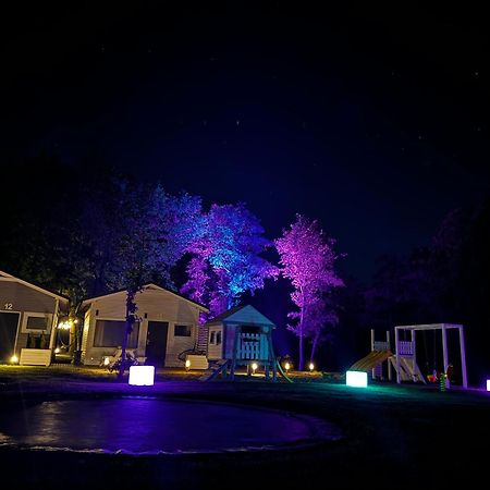 Lumi Resort Domki Letniskowe Z Podgrzewanym Basenem Rewal Bagian luar foto