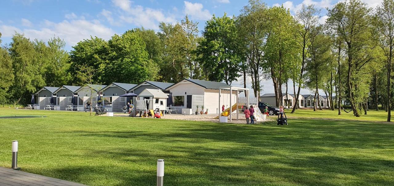 Lumi Resort Domki Letniskowe Z Podgrzewanym Basenem Rewal Bagian luar foto