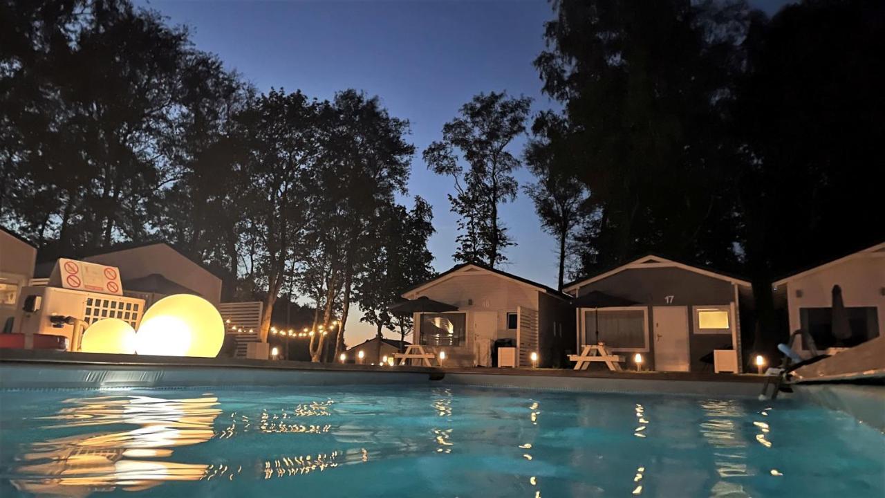 Lumi Resort Domki Letniskowe Z Podgrzewanym Basenem Rewal Bagian luar foto
