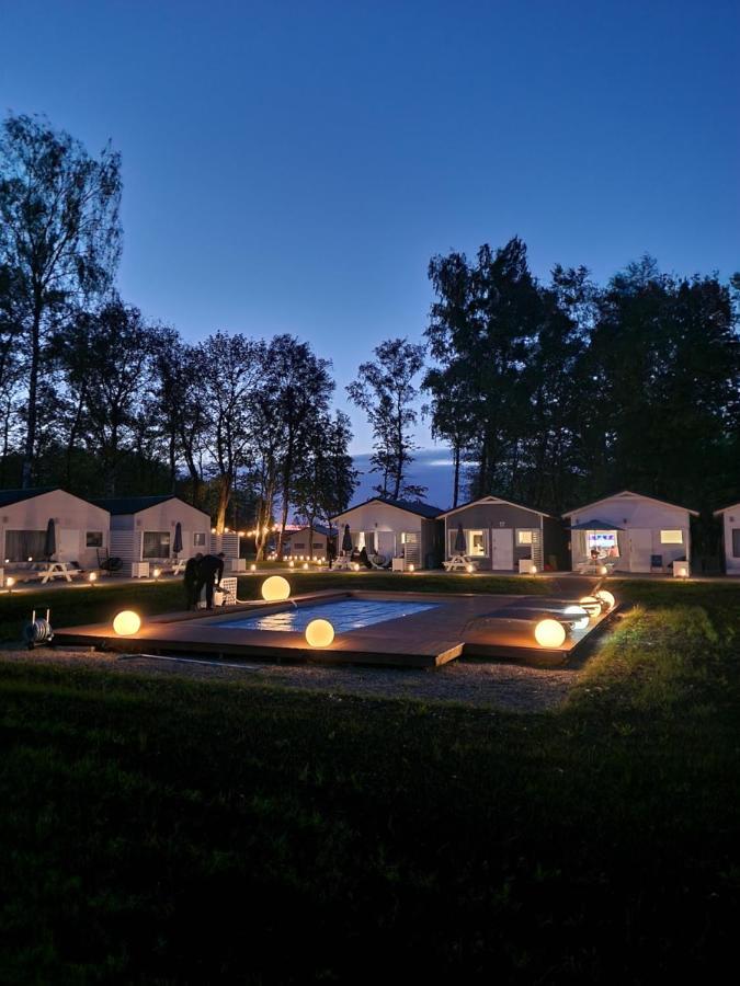 Lumi Resort Domki Letniskowe Z Podgrzewanym Basenem Rewal Bagian luar foto