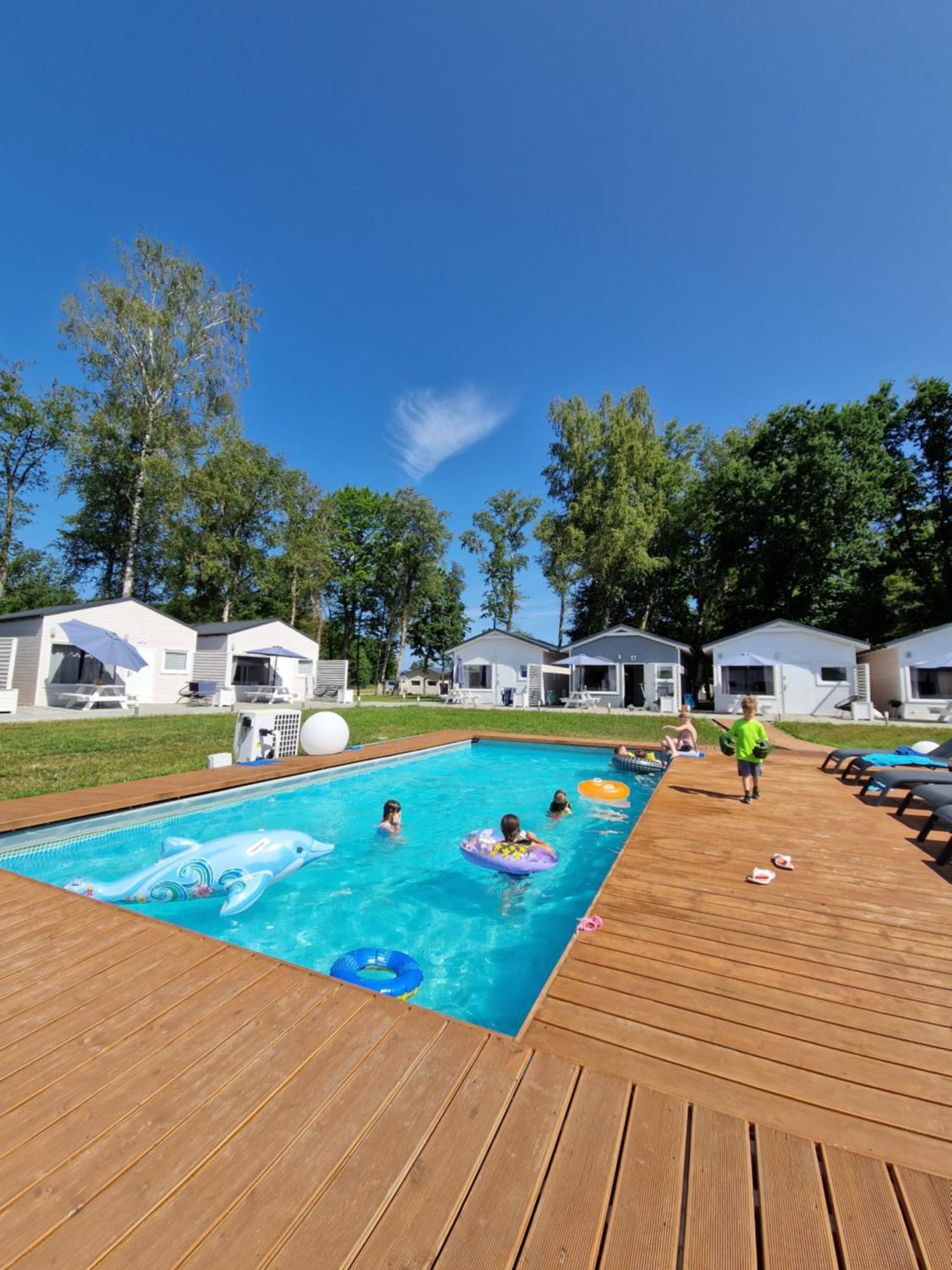 Lumi Resort Domki Letniskowe Z Podgrzewanym Basenem Rewal Bagian luar foto