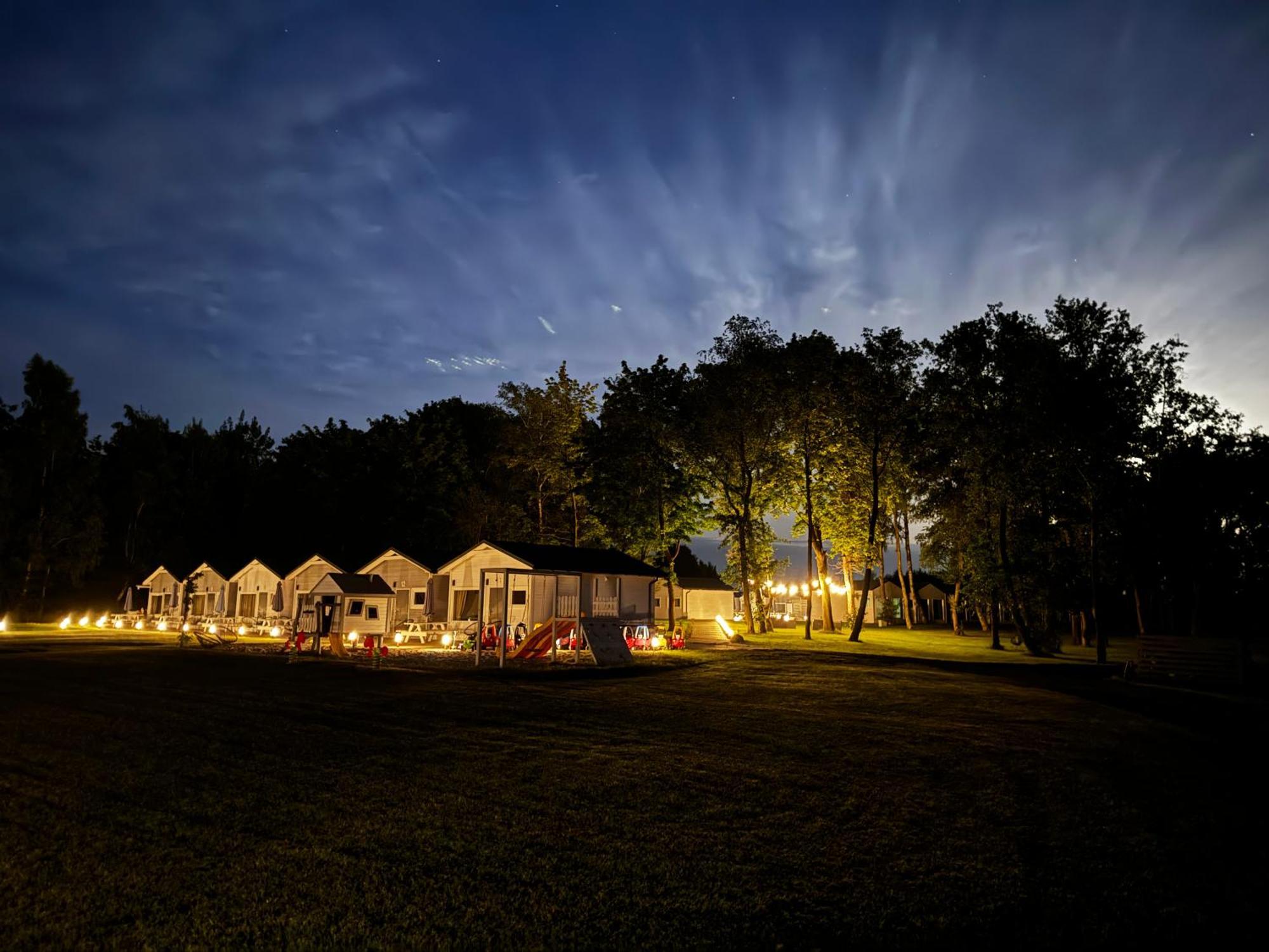 Lumi Resort Domki Letniskowe Z Podgrzewanym Basenem Rewal Bagian luar foto