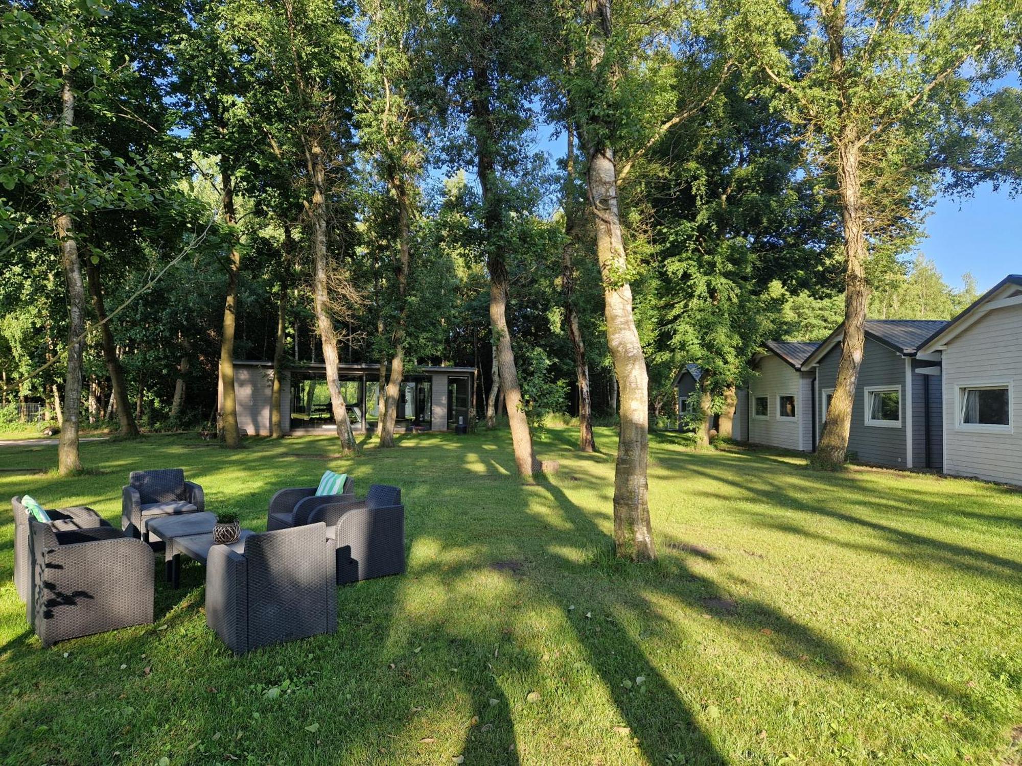 Lumi Resort Domki Letniskowe Z Podgrzewanym Basenem Rewal Bagian luar foto